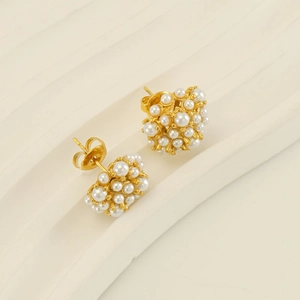 Elegant 18k gold plated stainless steel cluster pearl stud earrings for women