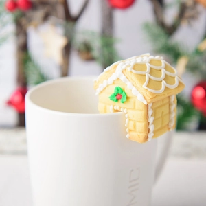 Set di 3 stampini per mini casa di pan di zenzero da appendere alla tazza con glassa