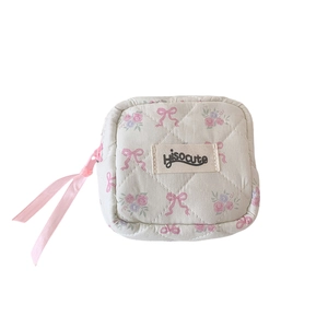 Quilted floral square makeup bag with pink bow pattern and matching ribbon zipper