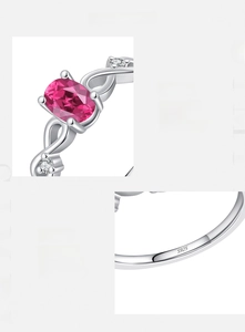 Detailaufnahme des S925-Stempels und der Fassung des rosa Zirkonia-Steins