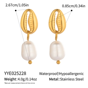 Dimensions détaillées des boucles d'oreilles coquillage et perle en acier plaqué or 18K
