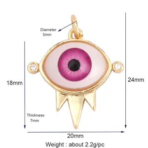 Makroansicht des vergoldeten rosa Evil Eye Anhängers mit Maßen 20x24mm und seitlichen Zirkonia