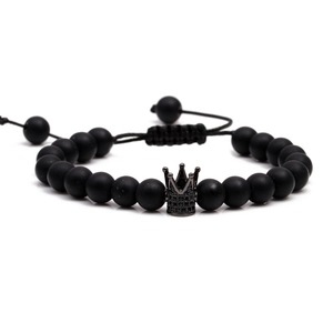 Bracciale di pietre nere opache con corona di zirconi e cordino intrecciato regolabile