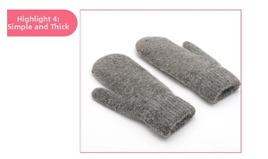 Dettaglio di muffole in lana grigio scuro con trama a maglia spessa e fibre morbide