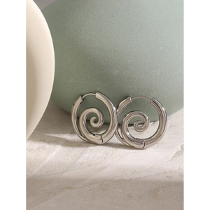 Boucles d'oreilles créoles spirales en acier inoxydable argenté sur support en pierre