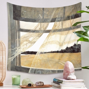 Détail d'une tapisserie bohème montrant des rideaux flottants et un paysage d'automne doré