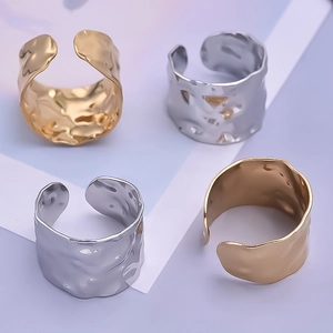 Detailed view of adjustable liquid metal texture rings in polished gold and silver finishes