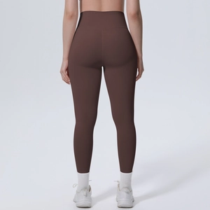 Rückansicht der mokkafarbenen High-Waist Yoga-Leggings mit Push-Up-Effekt am Po