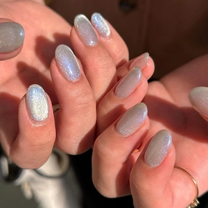 Cat Eye Press On Nails Aurora Artificial Pearl Shimmer Almond Round Shape Artificial Fingernails Elegant Manicure For Women