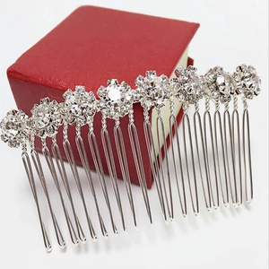Peigne à cheveux de mariée argenté avec huit ornements en strass brillants de tournesol