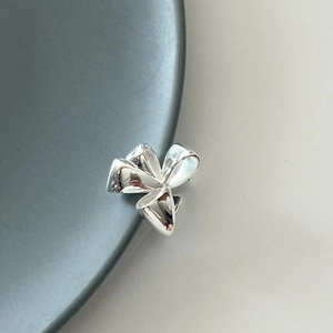 Elegant minimalist S925 sterling silver bow knot heart ring with polished metallic finish
