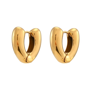 Polished 18K gold heart-shaped chunky hoop earrings for women, minimalist minimalist style