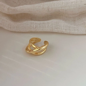 Detailed close-up of a layered gold-plated S925 silver ring featuring a woven design