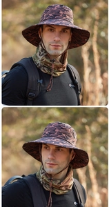 Dettaglio del cappello da sole mimetico per esterno e scaldacollo su un modello maschile