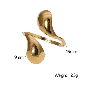 Detail of gold-plated stainless steel teardrop ring showing 9mm width and 2.3g weight
