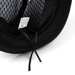 Herren Mesh Jazz Hut mit verstellbarem Kordelzug und 58cm Größenetikett im Detail