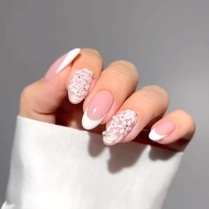 White French Tip Press On Nails Almond Shape 3D Flower Relief And Artificial Pearl Elegant Nude Pink Manicure For Women