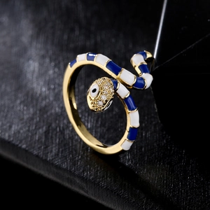 Enamel snake ring in 18k gold plating with sparkling blue details and cubic zirconia