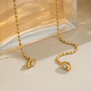 Collier à billes en acier inoxydable doré avec fermoir magnétique de style élégant