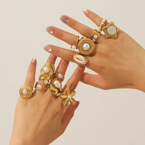 Gold plated stainless steel rings set with white shell and pearl flower patterns