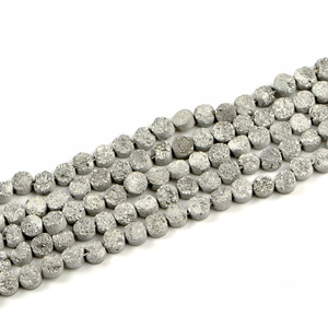Λεπτομέρεια από ασημί χαλαζία druzy 8mm με λαμπερή μεταλλική υφή για χειροποίητα κοσμήματα