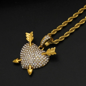 Gold-plated hip hop necklace with iced out heart and arrow pendant on rope chain