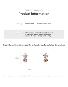 Détail de boucles d'oreilles papillon en cuivre et zircon avec dimensions de 2,6 cm x 1,1 cm