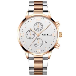 Détail de la montre à quartz Geneva avec cadran blanc et bracelet en métal bicolore