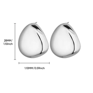 Detailed size specifications for silver teardrop earrings measuring 28mm by 15mm