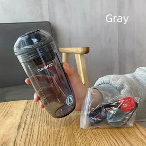 Shaker gris avec dragonne et couvercle à vis étanche pour le sport et le fitness