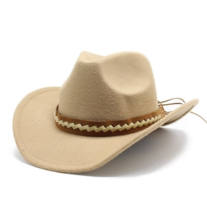 Chapeau de cowboy classique en feutre beige avec ruban décoratif tressé marron