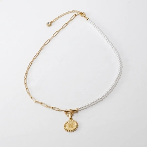 Collier Pendentif Lettre Alphabet Acier Inoxydable Plaqué Or 18K Imitation Künstliche Perle Chaîne Trombone Fermoir OT Zircon