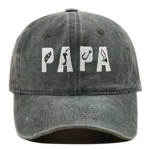 Ricamo dettagliato del logo PAPA con ami da pesca su cappellino in cotone lavato grigio scuro