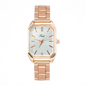 Montre carrée élégante pour femme en or rose avec cadran argenté et cristaux brillants