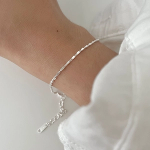 Elegant S925 sterling silver square link chain bracelet with adjustable tag for women