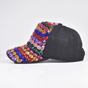 Berretto da baseball nero decorato con strass colorati e cristalli luccicanti