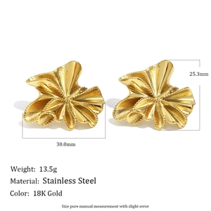 18K gold plated stainless steel flower stud earrings with dimension and weight details