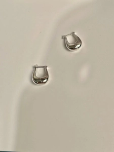Macro view of minimalist 925 silver tulip U-shaped earrings with a polished finish