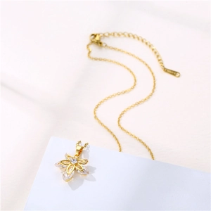 Collier minimaliste à pendentif feuille en argent S925 doré avec cristaux de zircon