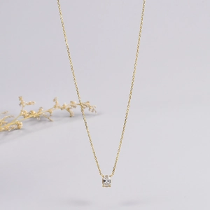 Minimalist 18K gold-plated stainless steel necklace with oval pendant and water drop stone