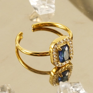 Bague double couche plaquée or 18 carats avec cristal bleu et zircons brillants