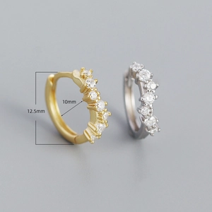 Macro view of 10mm geometric wave earrings with cubic zirconia and size dimensions