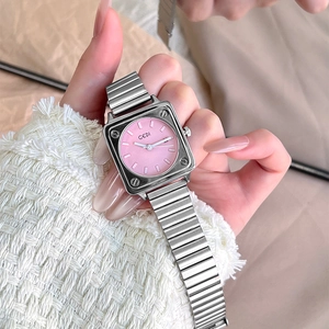 Elegante orologio quadrato d'argento con quadrante rosa e cinturino flessibile donna