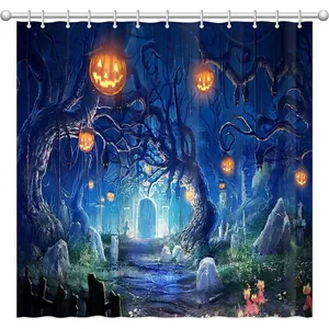 Halloween Duschvorhang mit Friedhofsmotiv und Kürbissen in der Größe 180x180cm