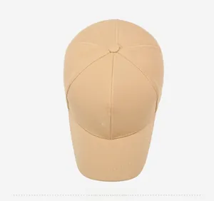 Vue de dessus d'une casquette kaki avec broderie medas 3D et structure à six pans