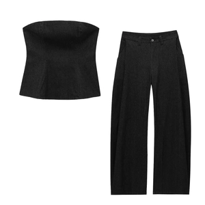 Completo donna con top a fascia e pantaloni a gamba larga in denim nero stile piatto