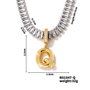 Detailed dimensions of gold letter Q pendant with zircon chain showing 3.3cm size