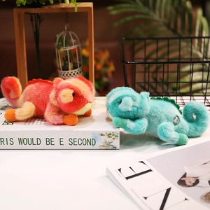 Peluches caméléon mignonnes en rouge et bleu avec fourrure douce et queue en spirale
