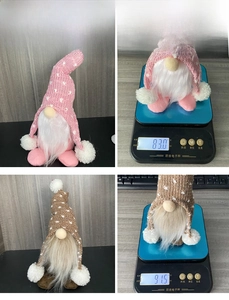 Detail view of knitted gnome dolls with weight display of 83.0g and 91.5g in total
