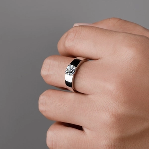 S925 sterling silver men's solitaire ring with a brilliant-cut moissanite stone